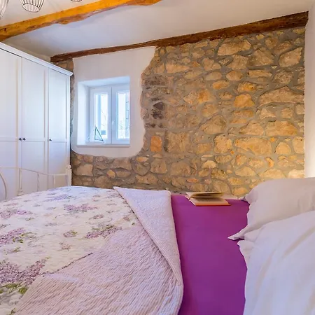 Old Stone House With A Heated Pool Apartament Polje (Krk)