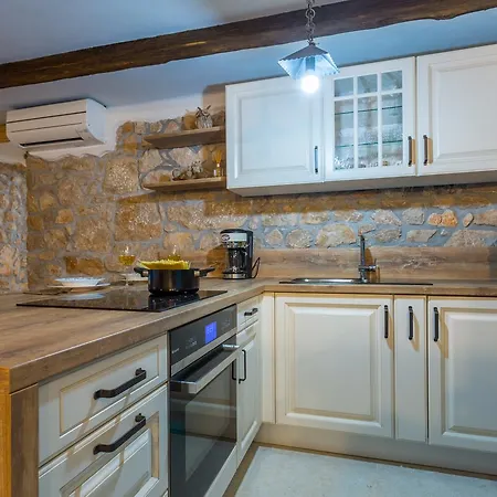 Apartmán Old Stone House With A Heated Pool Polje (Krk)