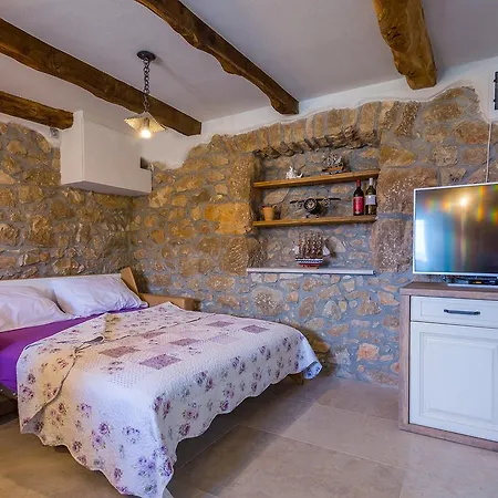 Apartmán Old Stone House With A Heated Pool Polje (Krk)