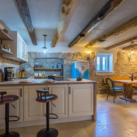 Apartmán Old Stone House With A Heated Pool Polje (Krk)