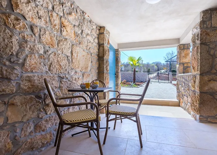 Old Stone House With A Heated Pool Apartment