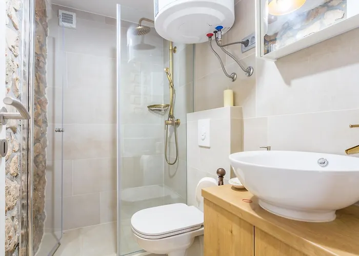 Old Stone House With A Heated Pool Apartment