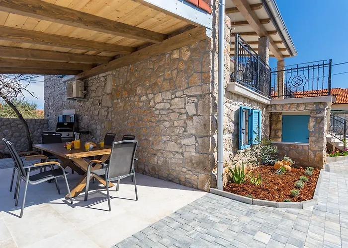 Apartment Old Stone House With A Heated Pool