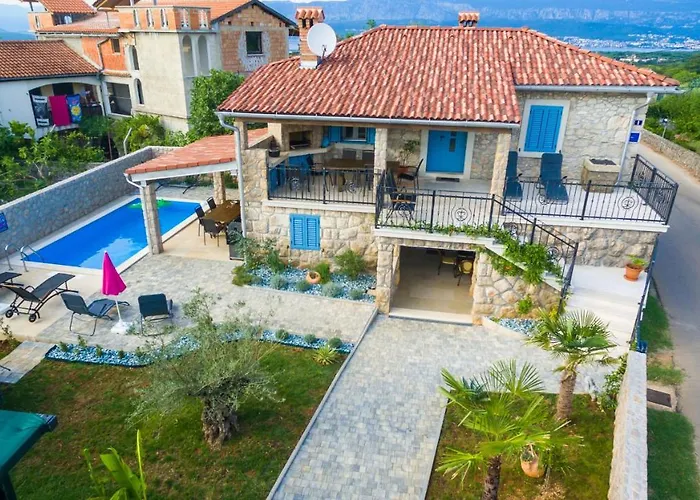 Apartment Old Stone House With A Heated Pool