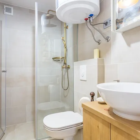 Old Stone House With A Heated Pool Apartman