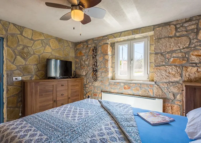 Apartman Old Stone House With A Heated Pool *